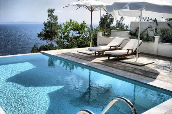 Pubblicità ingannevole: l’albergo “direttamente sul mare”