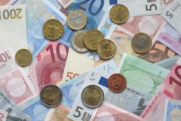 Conti correnti: dal 1 Febbraio aumentano i costi. Cosa fare?