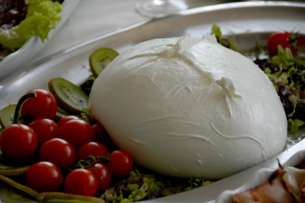Mozzarella di Bufala campana: le associazioni dei consumatori commissionano analisi