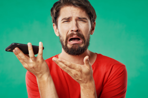 No, la Federconsumatori non chiama a casa per proporre contratti di energia